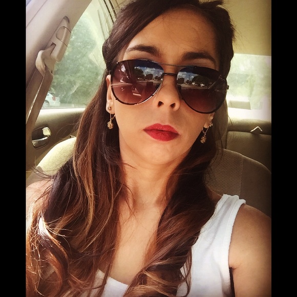 Meet your Posher, Anna - Picture 3 of 4