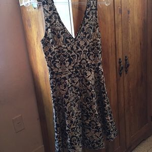 F21 black and white patterned dress.