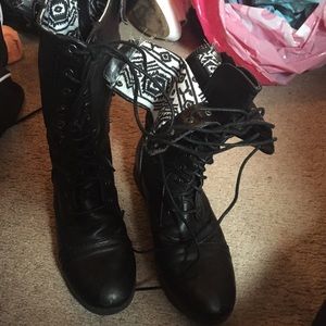 Combat boots with tribal design