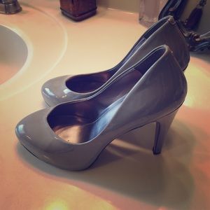 Gray/taupe patent leather heels