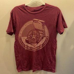 ⭐️Obey tee women's small
