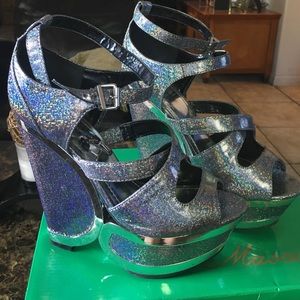 Shimmering wedges mascotte