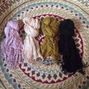 ✨4 bundle scarves on sale ✨