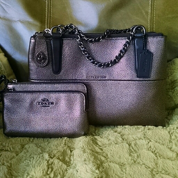 Coach purse plus matching wristlet