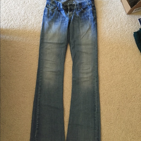 Buckle jeans