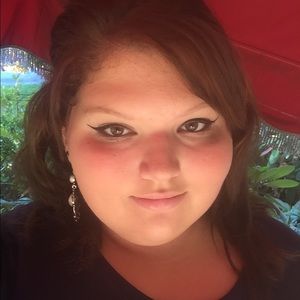 Meet your Posher, Elise