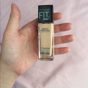 Maybelline fit me. Matte and poreless foundation