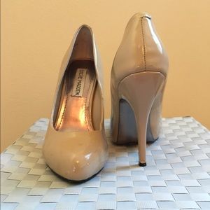 Steve Madden nude pumps!