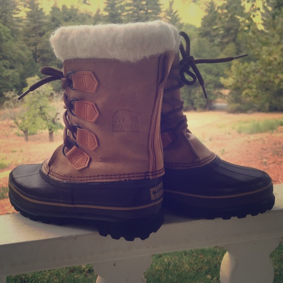 SOLD! vintage Sorel caribou boots 🍁MADE IN CANADA