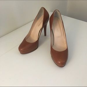 Argentinian leather pumps.