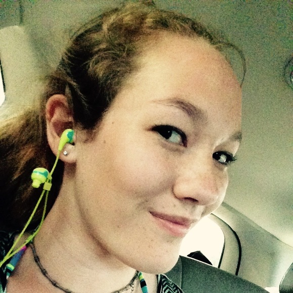 Meet your Posher, Gabrielle - Picture 1 of 1