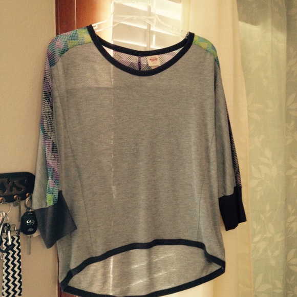 Gray 3/4 length top