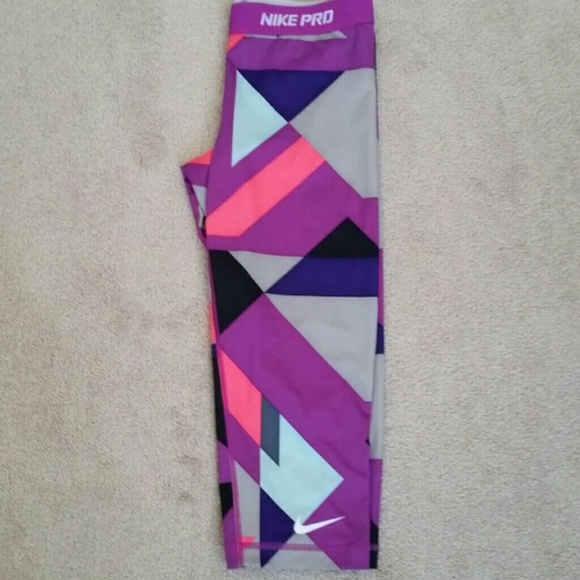 Nike Pants - Nike Pro Capris