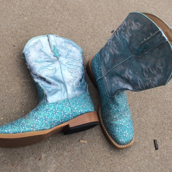 Girls boots