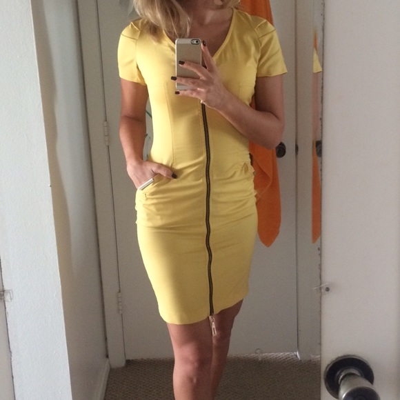 Yellow dress, with zipper