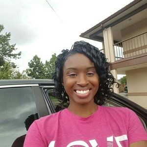 Meet your Posher, Alicia