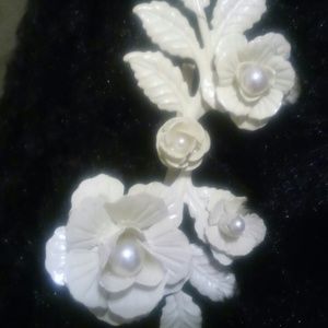 Beautiful flower ring with pearls