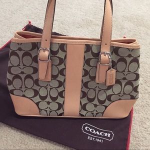 💥Still available 💥🔸Coach handbag👜