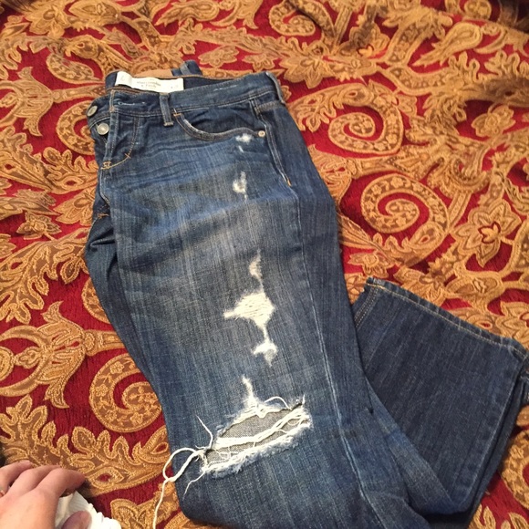 Distressed capris