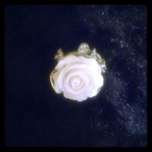 Beautiful white rose ring