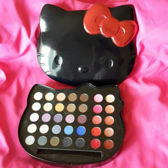 Sephora Hello kitty eye shadow pallet