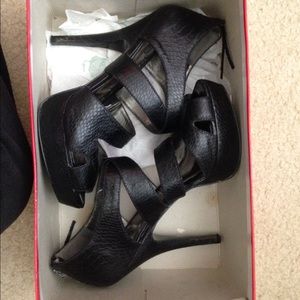 Carlos Santana black heels