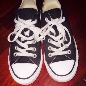 Black with purple converse!