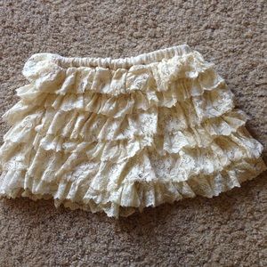 Cute ivory lace ruffle shorts bloomers