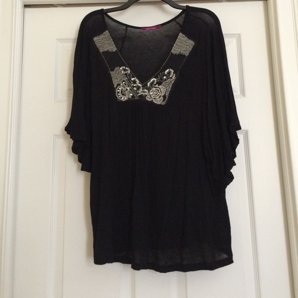 Loose black shirt