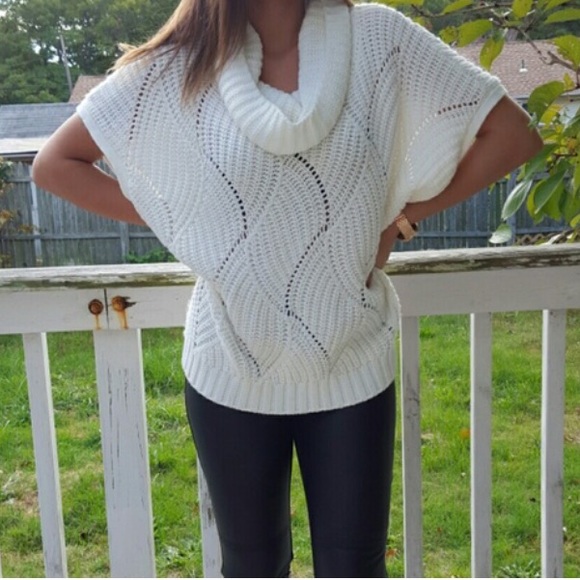 🚨SOLD🚨 in bundle white sweater 🚨
