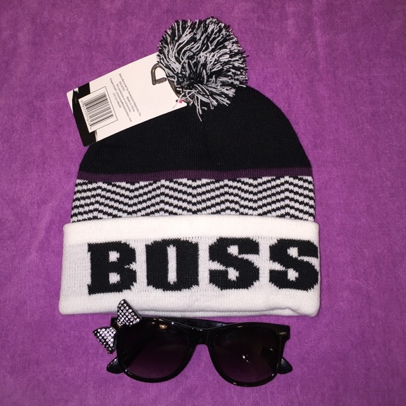 Accessories - NWT BOSS Skully winter cap w/ pompom