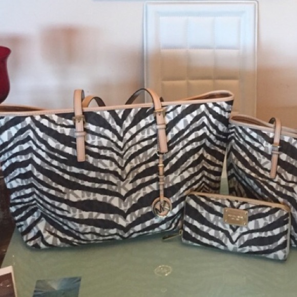 Michael kors zebra set