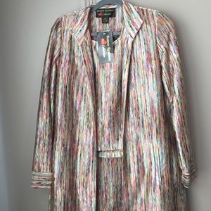 Long tunic and sleeveless tank .. Very chic