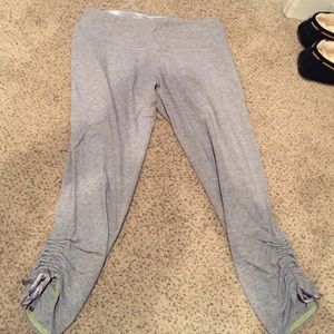 Lululemon light gray capris size 8
