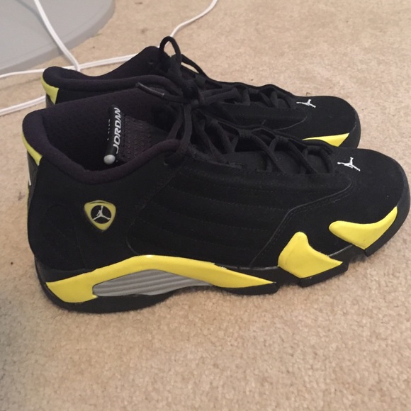 Jordan's 6y comes with original box