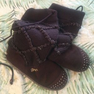 🎈 Skechers sweater top boots