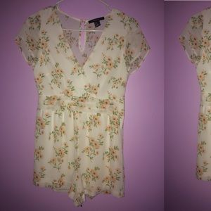 Floral romper 🌸