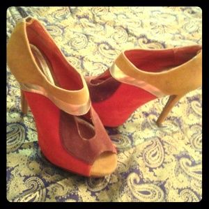 Stylish color block pumps for a beautiful fall day