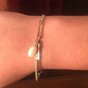 CHAPTERS jewelry. Gold and pearl bracelet.