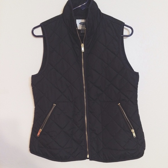 Black puffer vest