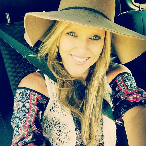 Meet your Posher, Wendy