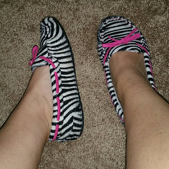 🚫TRADED BUNDLE🚫 @kimsgurl143  Unionbay slippers