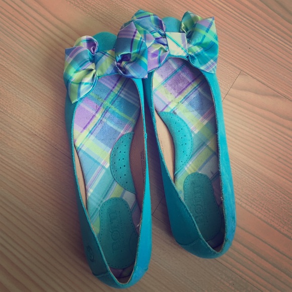 Cool toned bow-flats