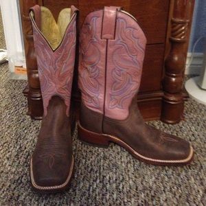 Woman's pink Nocona boots