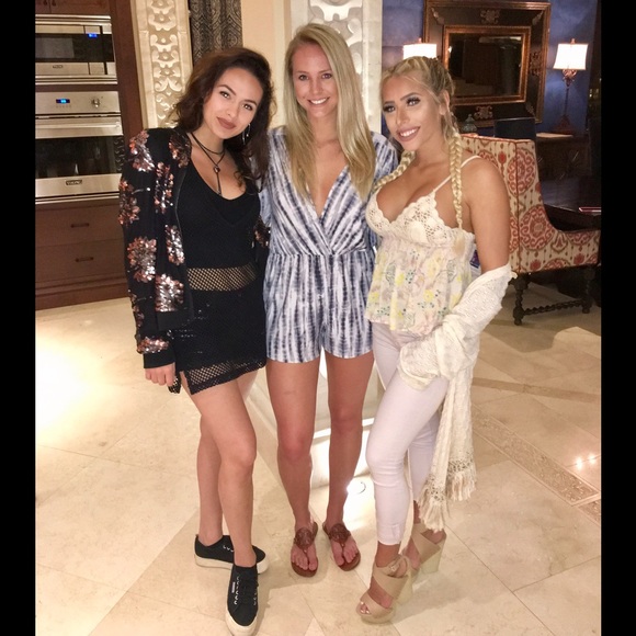 Meet your Posher, Adrianna C David ⭐️ - Picture 12 of 15