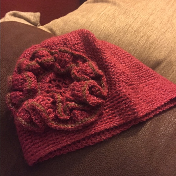 Crocheted red hat. - Picture 2 of 4