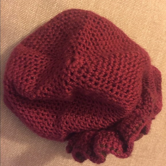 Crocheted red hat. - Picture 3 of 4