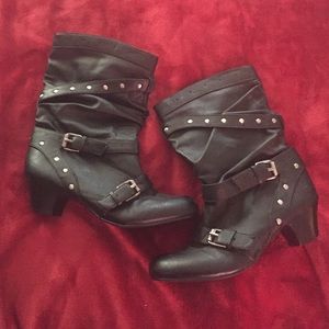 BKE size 8. Shorter black leather boots