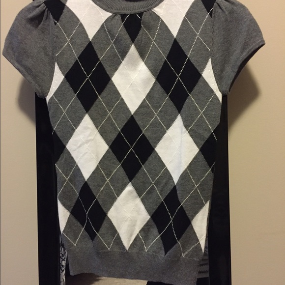 Gray argyle short sleeved turtleneck