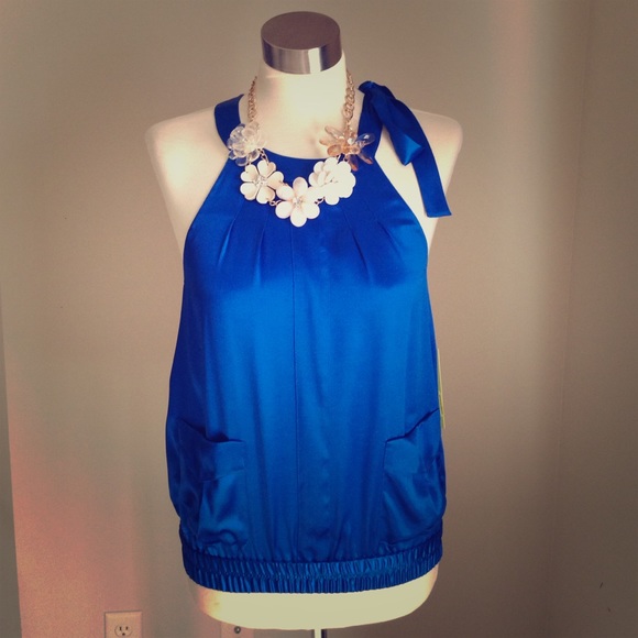 Gianni Bini 100% silk top with bow neck detail